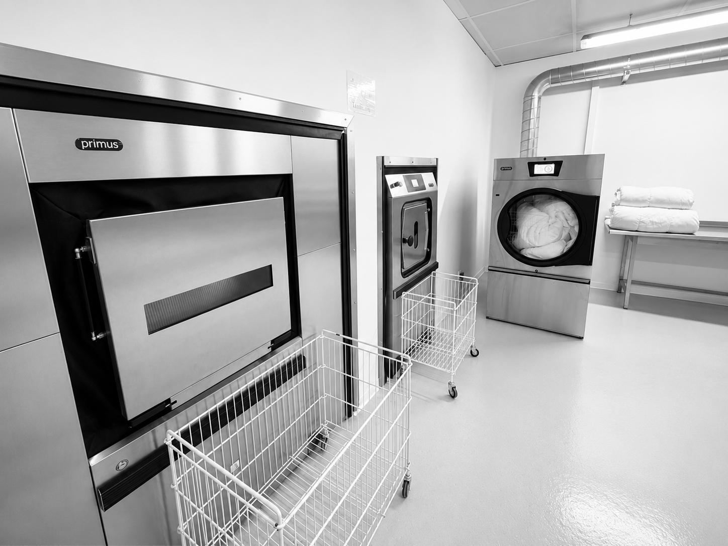 Atelier de blanchisserie – machines Primus et linge blanc